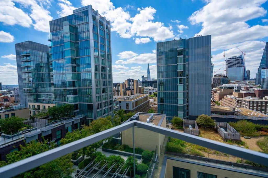 Modern 1-bed Aldgate East